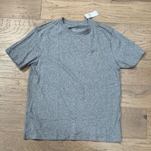 NWT American Eagle Outfitters Super Soft Standard Fit Tee Size Medium